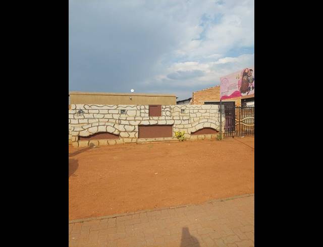 2 BEDROOM HOUSE FOR SALE IN KATLEHONG SOUTH